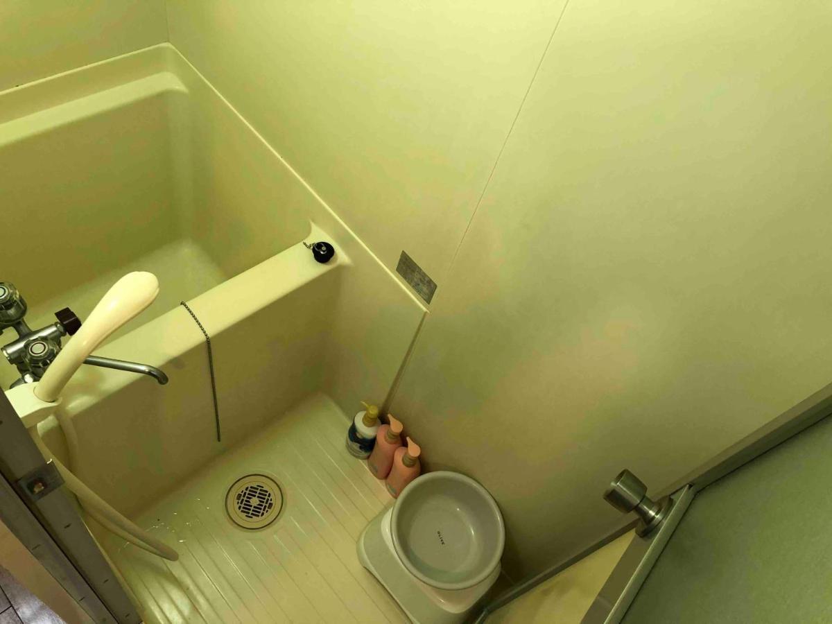 Guest House Zwell Hakata Ohori Park ฟูกุโอกะ ภายนอก รูปภาพ